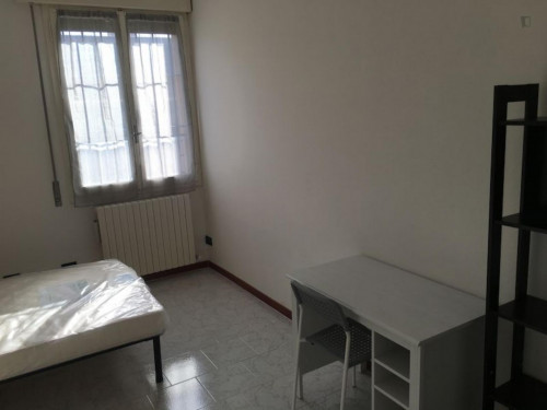 Nice single bedroom close to Bologna Centrale station