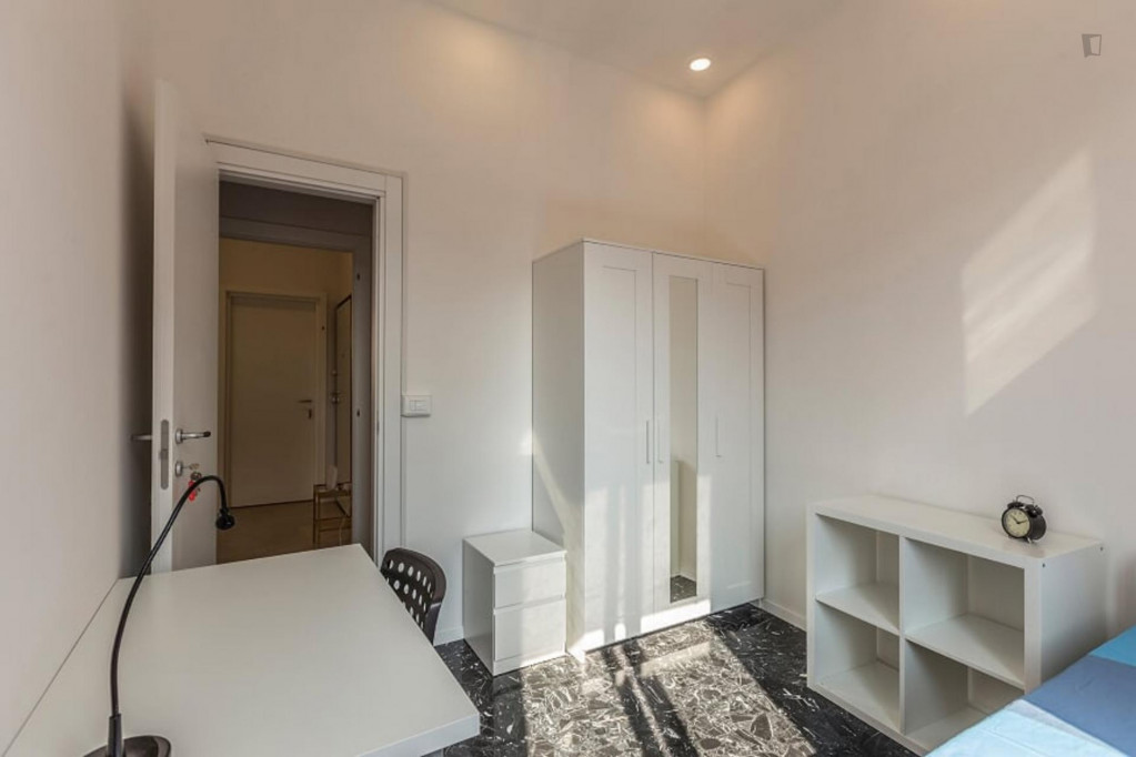 Single bedroom in 4-bedroom apartment in Bolognina