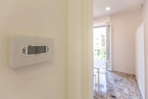 Cool single bedroom in a 4-bedroom apt in Bolognina  - Gallery -  5