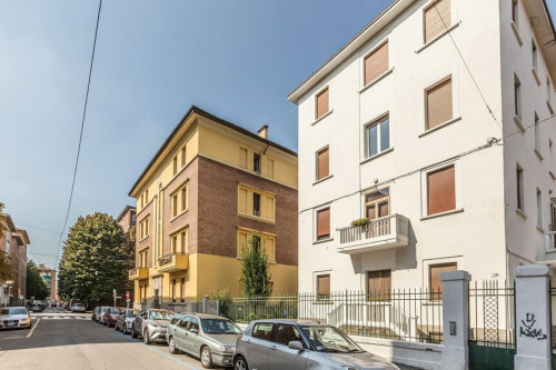 Cool single bedroom in a 4-bedroom apt in Bolognina