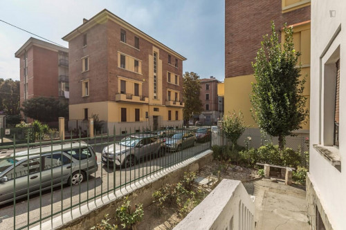 Cool single bedroom in a 4-bedroom apt in Bolognina