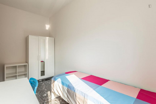  Cool Single Bedroom In A 4-Bedroom Apt In Bolognina  -  Cool single bedroom in a 4-bedroom apt in Bolognina  - Gallery -  1