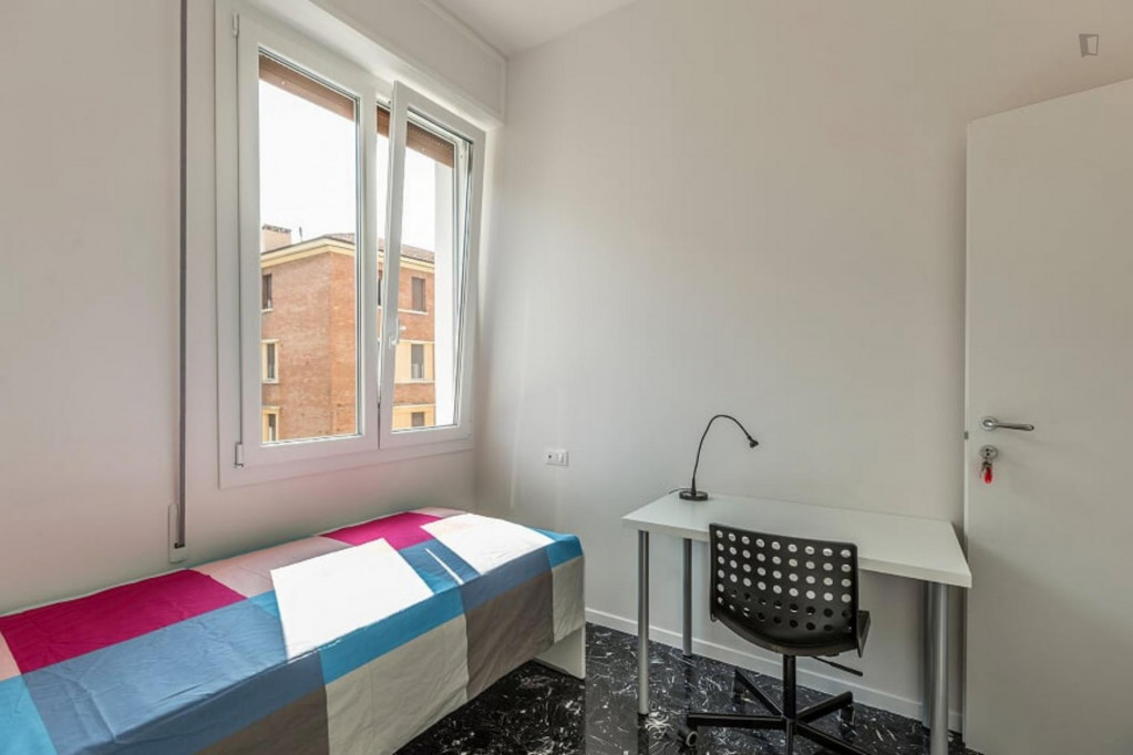 Cool single bedroom in a 4-bedroom apt in Bolognina