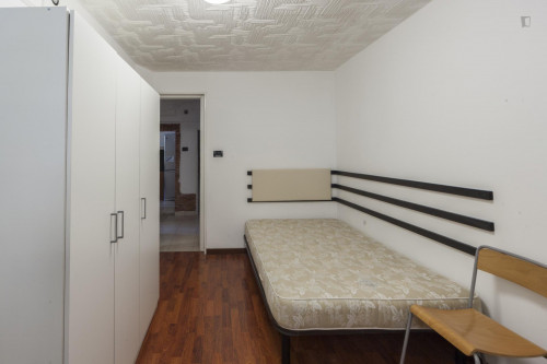Nice room with queen bed near Universita' di Bologna