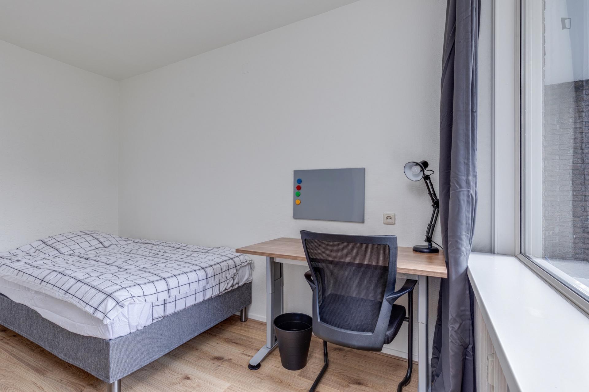 Bright bedroom near Kralingse Bos, Rotterdam Student