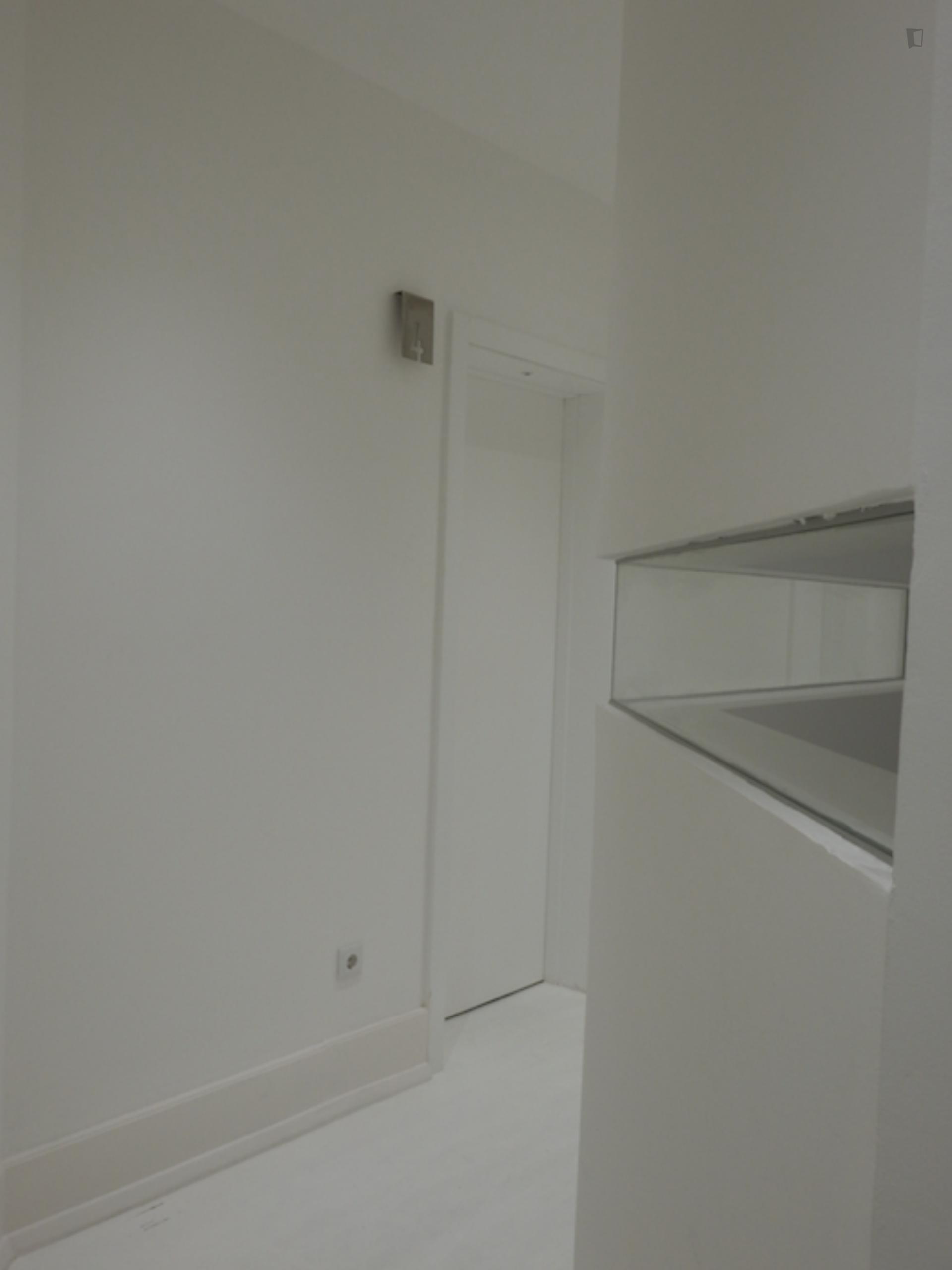 Double bedroom in a 6 bedroom flat, in Saldanha