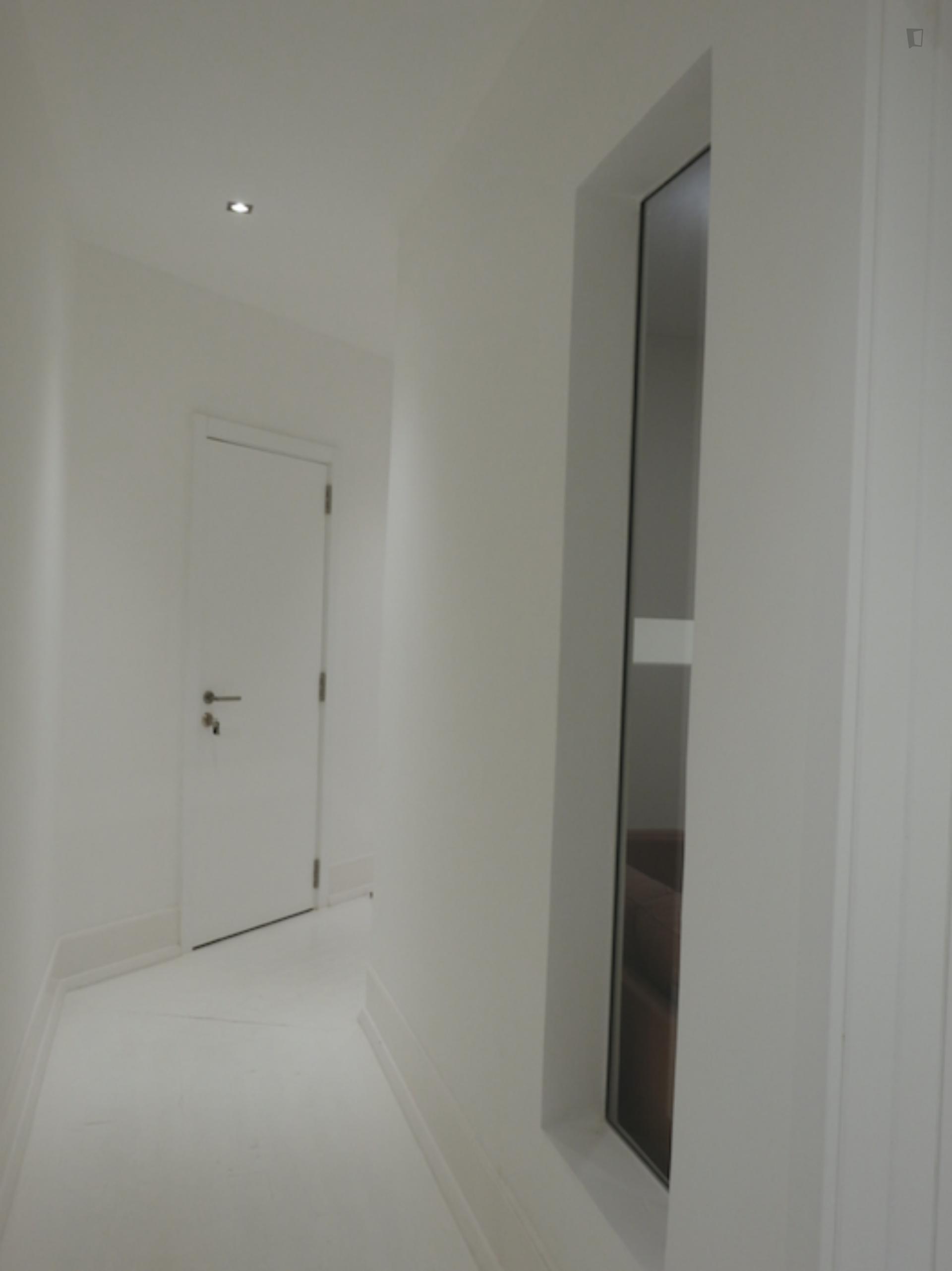 Double bedroom in a 6 bedroom flat, in Saldanha