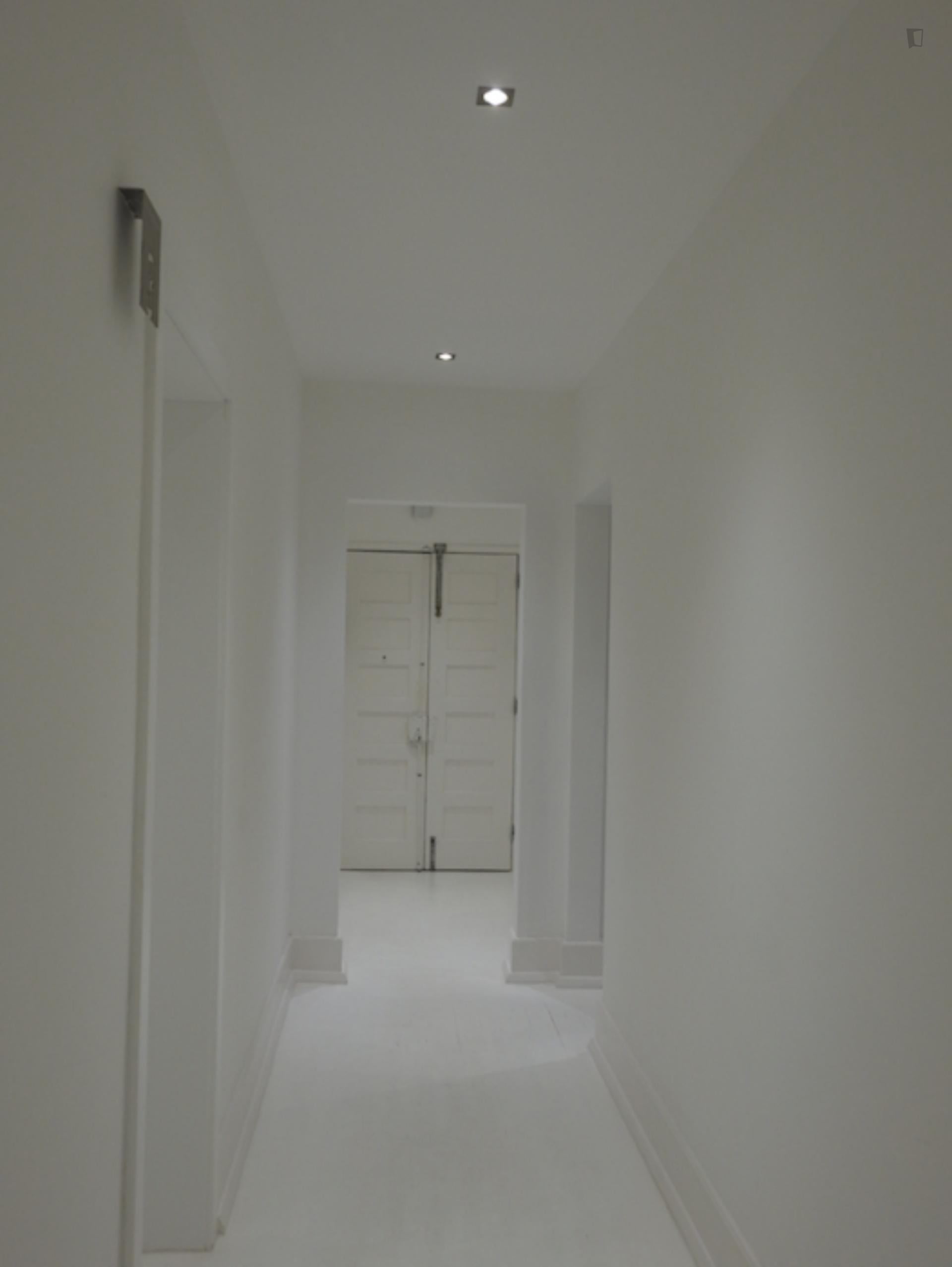 Double bedroom in a 6 bedroom flat, in Saldanha