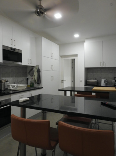 Double bedroom in a 6 bedroom flat, in Saldanha - Gallery - 20