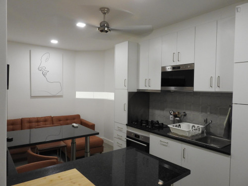 Double bedroom in a 6 bedroom flat, in Saldanha - Gallery - 22
