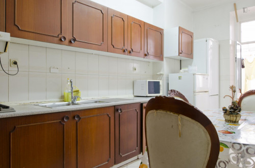 Single bedroom in 8-bedroom apartment - Gallery - 6