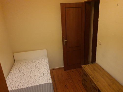 Single bedroom in 8-bedroom apartment - Gallery - 12