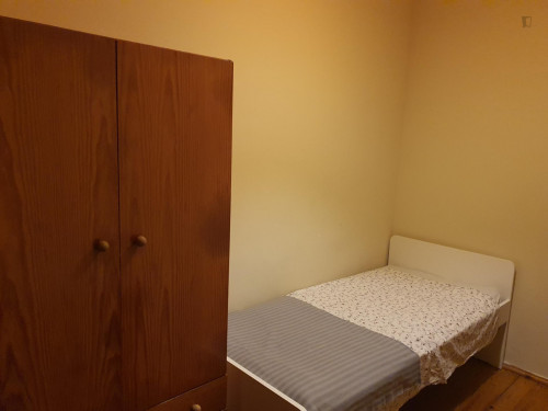Single bedroom in 8-bedroom apartment - Gallery - 11