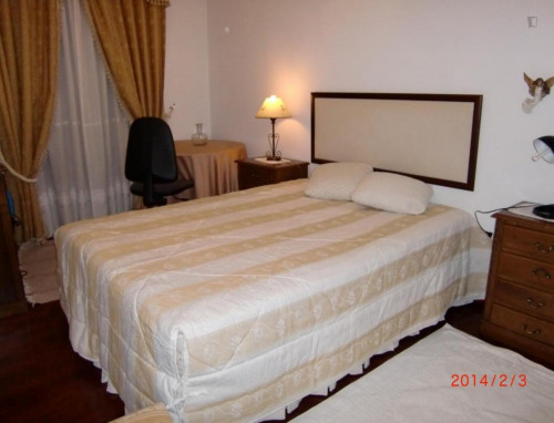 Single bedroom, with private bathroom and balcony, in 2-bedroom apartment