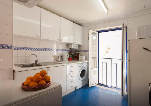 Cool 2-bedroom flat close to Santa Apolónia metro station