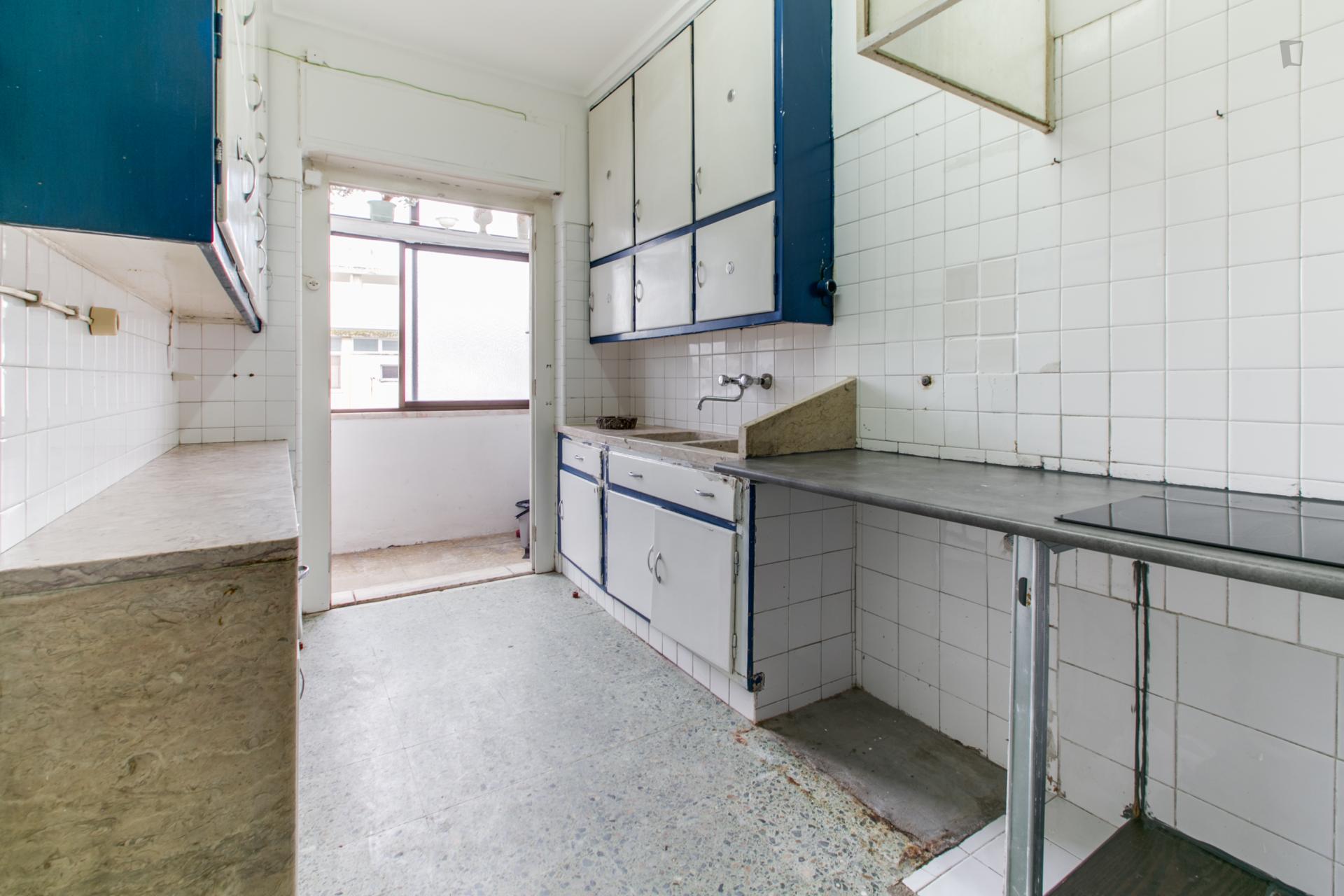 Neat double bedroom not far from Instituto Superior de Agronomia