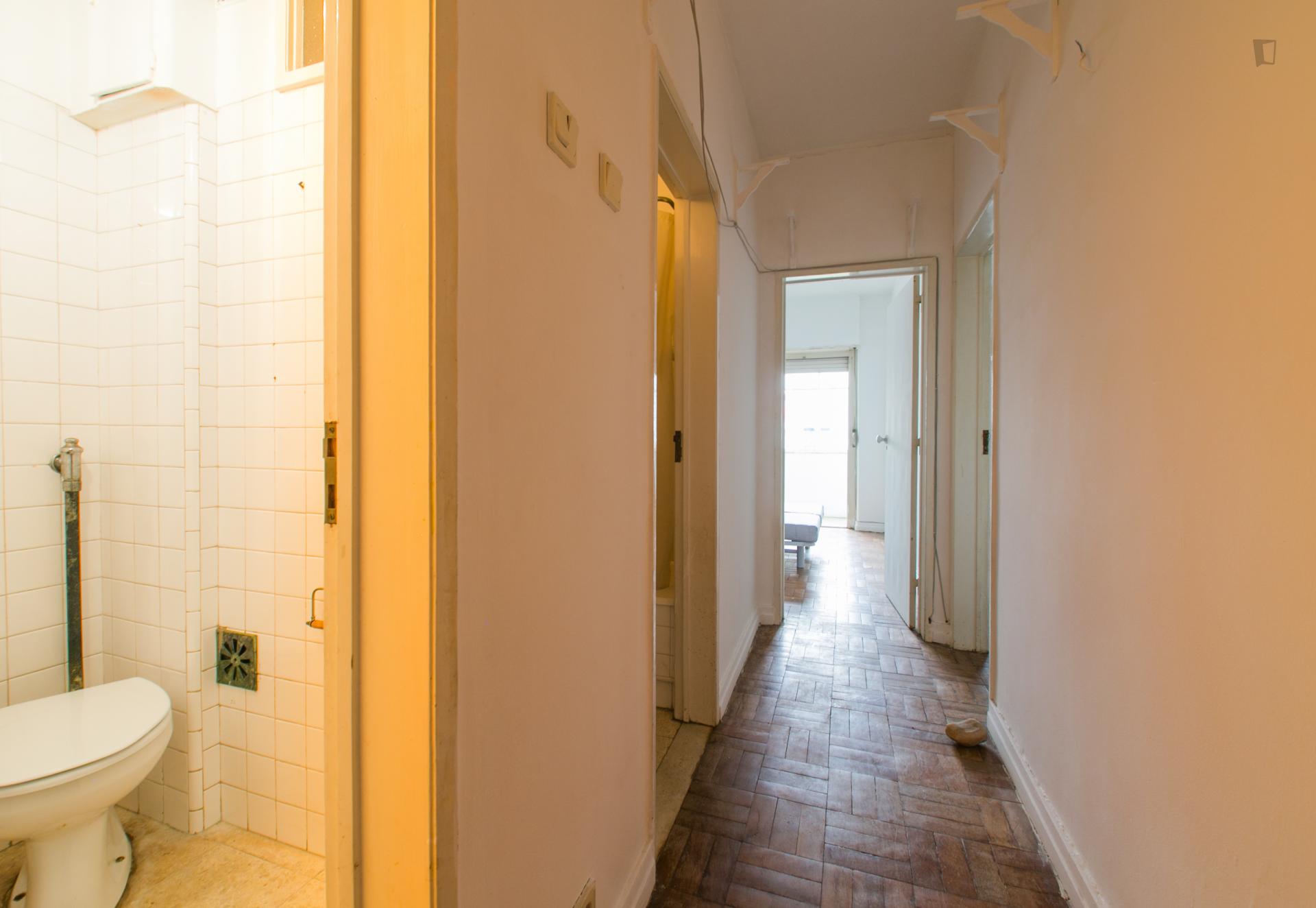 Neat double bedroom not far from Instituto Superior de Agronomia