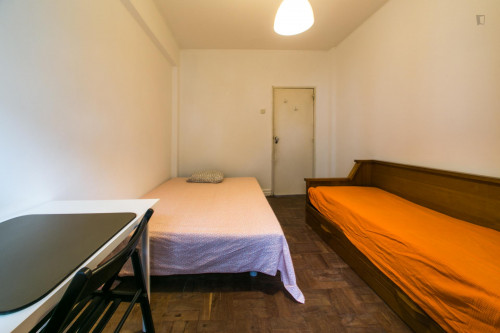 Neat double bedroom not far from Instituto Superior de Agronomia  - Gallery -  3