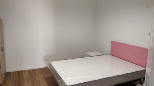  Snug Double Bedroom In A Student Flat, In Santos  -  Snug double bedroom in a student flat, in Santos  - Gallery -  1