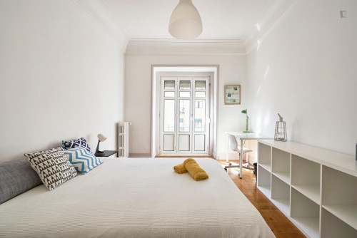 Incredible Double Bedroom In Marquês De Pombal - 1