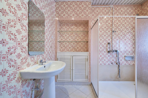 Nice bedroom in Marquês de Pombal - Gallery - 9