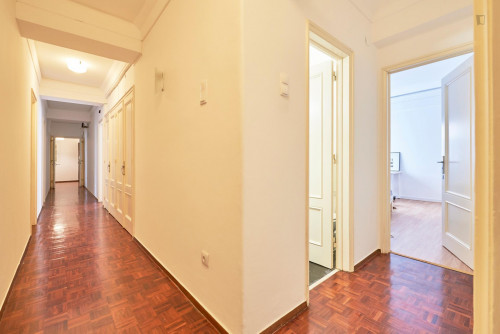 Really nice double bedroom located in Marquês de Pombal - Gallery - 10