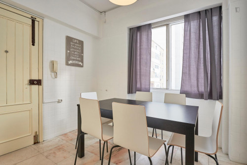 Really nice double bedroom located in Marquês de Pombal - Gallery - 32