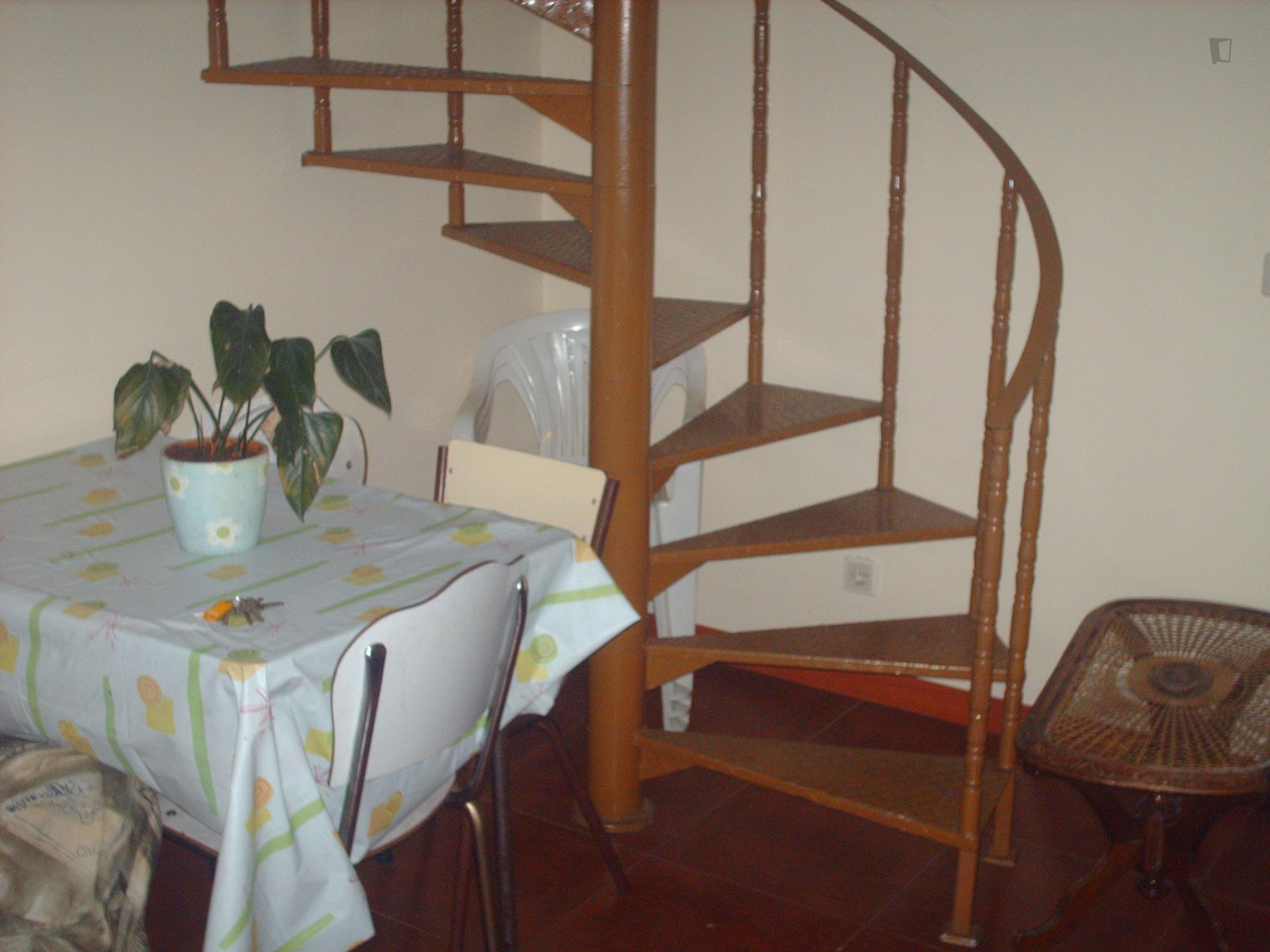 Pleasant single ensuite bedroom close FEP, FEUP, FMDUP, Salgueiros metro station