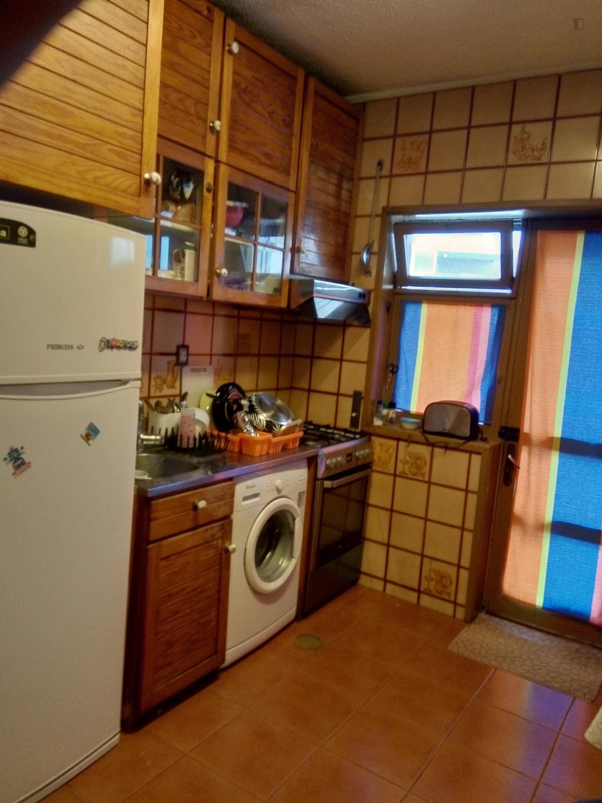 Very nice double bedroom close to Faculdade de Letras