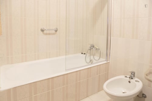 Delightful double bedroom close to Universidade Lusíada Porto - Gallery - 14