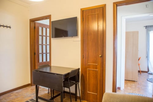 Delightful double bedroom close to Universidade Lusíada Porto - Gallery - 5