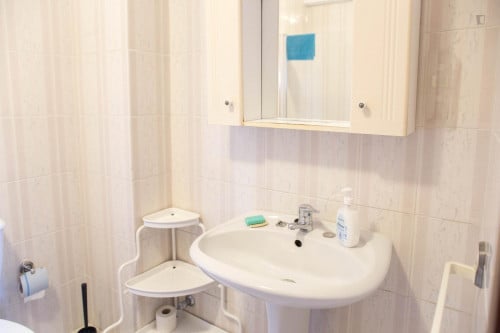 Delightful double bedroom close to Universidade Lusíada Porto - Gallery - 12