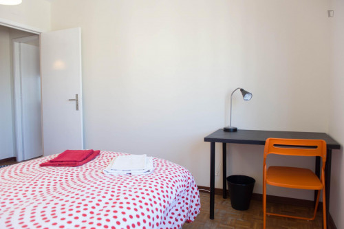 Delightful double bedroom close to Universidade Lusíada Porto  - Gallery -  3