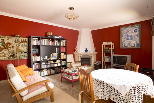 Snug single bedroom close to Algés train station - Gallery - 4