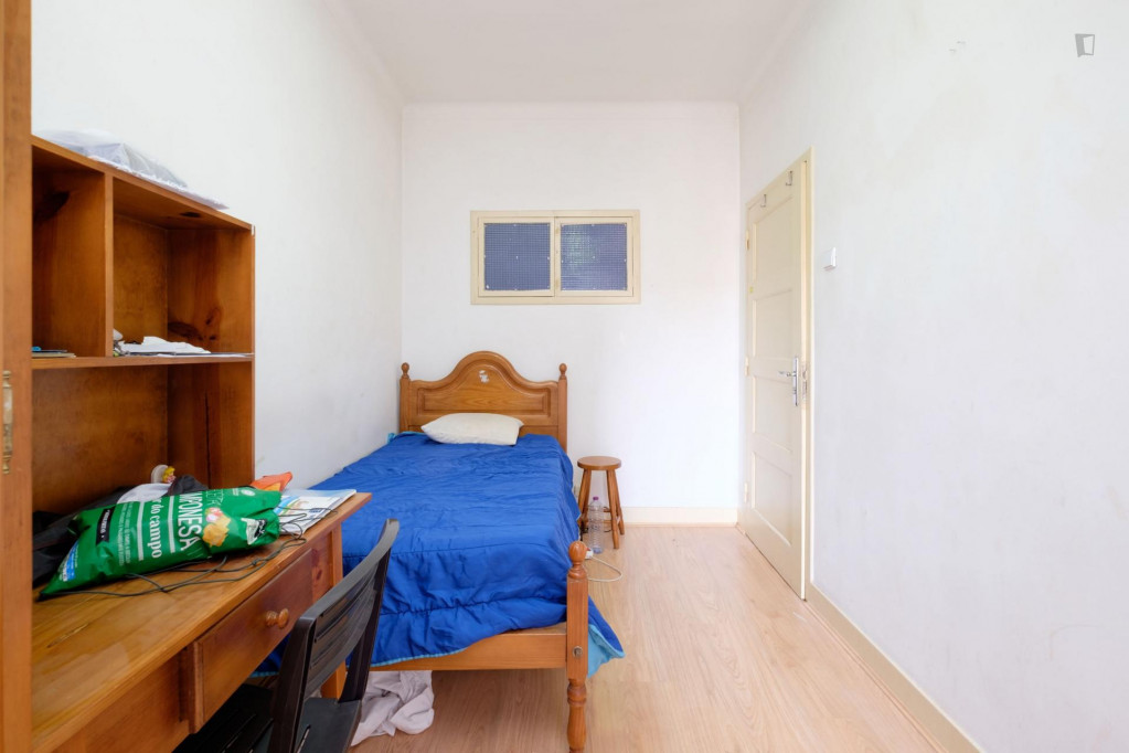 Good looking single bedroom in proximity of Universidade de Coimbra