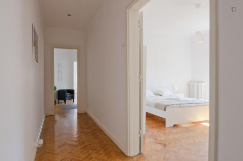 Interesting single ensuite bedroom in well-connected Marquês de Pombal - Gallery - 6