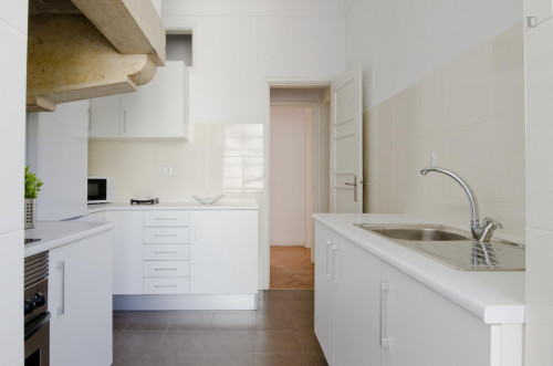 Interesting single ensuite bedroom in well-connected Marquês de Pombal - Gallery - 13