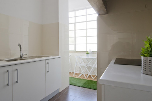 Interesting single ensuite bedroom in well-connected Marquês de Pombal - Gallery - 15