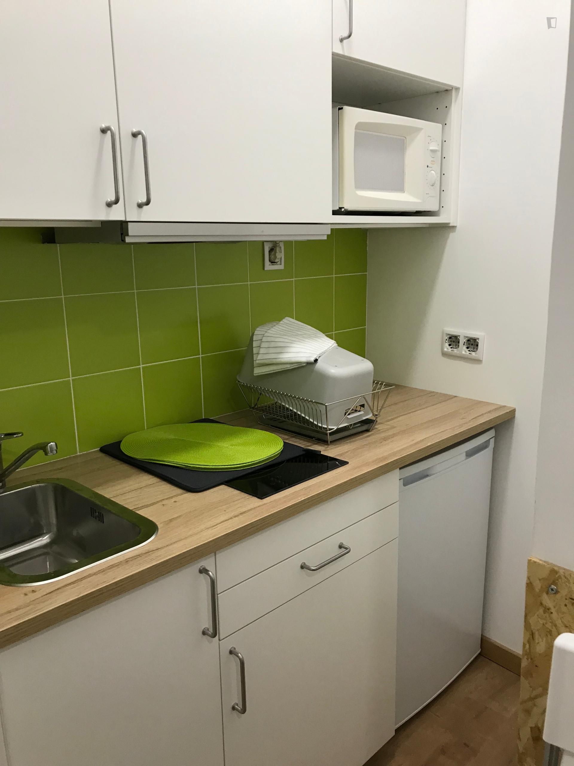 Ensuite bedroom in renovated apartment in central Coimbra_ 2º - Room C