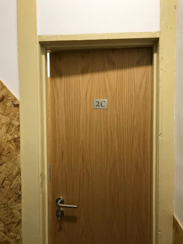 Ensuite bedroom in renovated apartment in central Coimbra_ 2º - Room C  - Gallery -  3