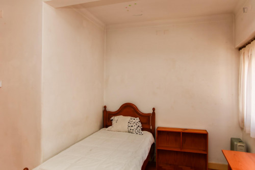 Modest single bedroom next to Universidade de Coimbra - Gallery - 11