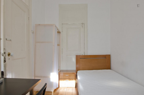 Snug Single Bedroom Near Castelo De São Jorge - 2