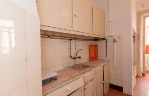 Homely single bedroom in a student flat, in Saldanha - Gallery - 7