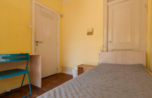 Homely single bedroom in a student flat, in Saldanha - Gallery - 16
