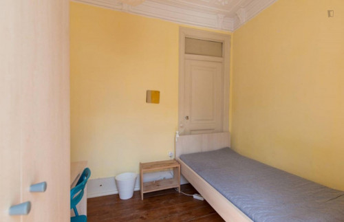 Homely single bedroom in a student flat, in Saldanha - Gallery - 15