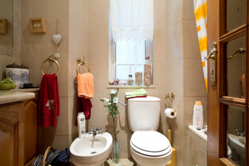 Cosy single room close to the Arroios metro - Gallery - 6