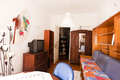 Nice single bedroom in well-connected Arroios  - Gallery -  3