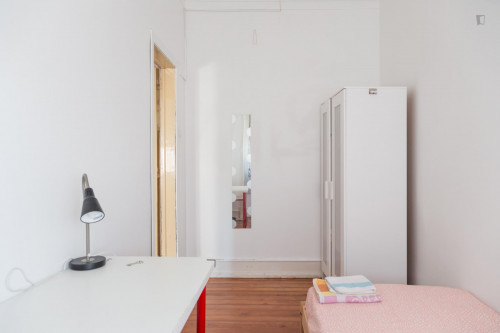 Simple single bedroom next to Alameda metro station - Gallery - 5