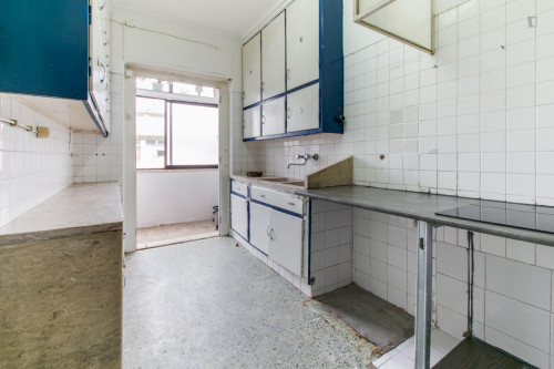 Pleasant single bedroom close to typical Jardim da Estrela - Gallery - 6
