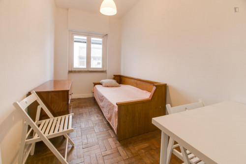 Pleasant single bedroom close to typical Jardim da Estrela - Gallery - 4